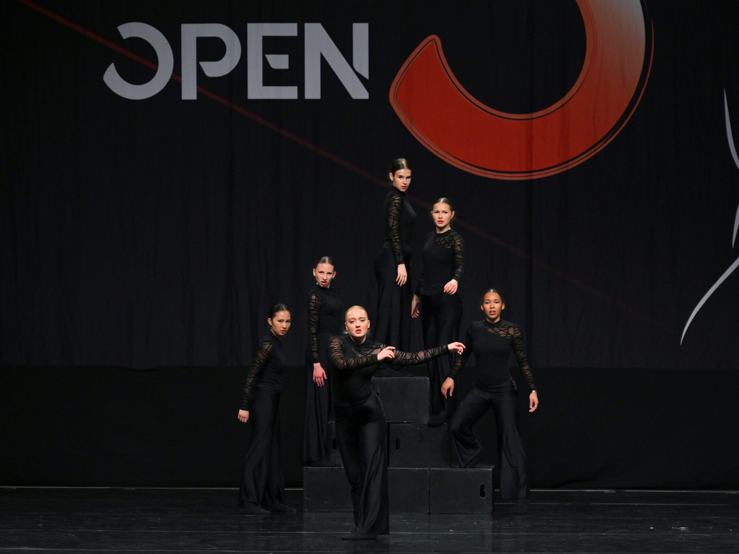 PerformingCenterAustria Bittersweet AO25 22822Cut2